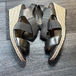 Vionic Metallic Wedge Sandals woman’s 8.5 (b151)